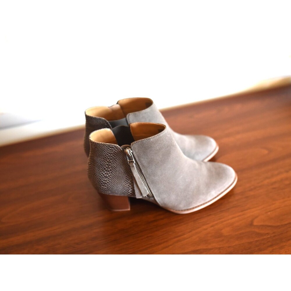 Vionic Anne Suede Ankle Booties Taupe size 9.5 Faux Snakeskin chelsea beige NWOB